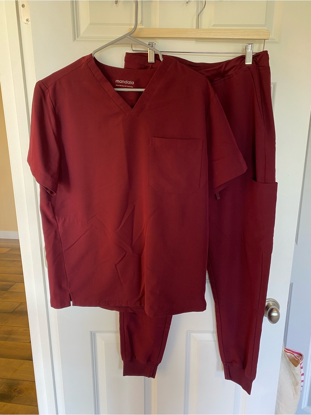 Men’s Mandala Scrub Set in Wine